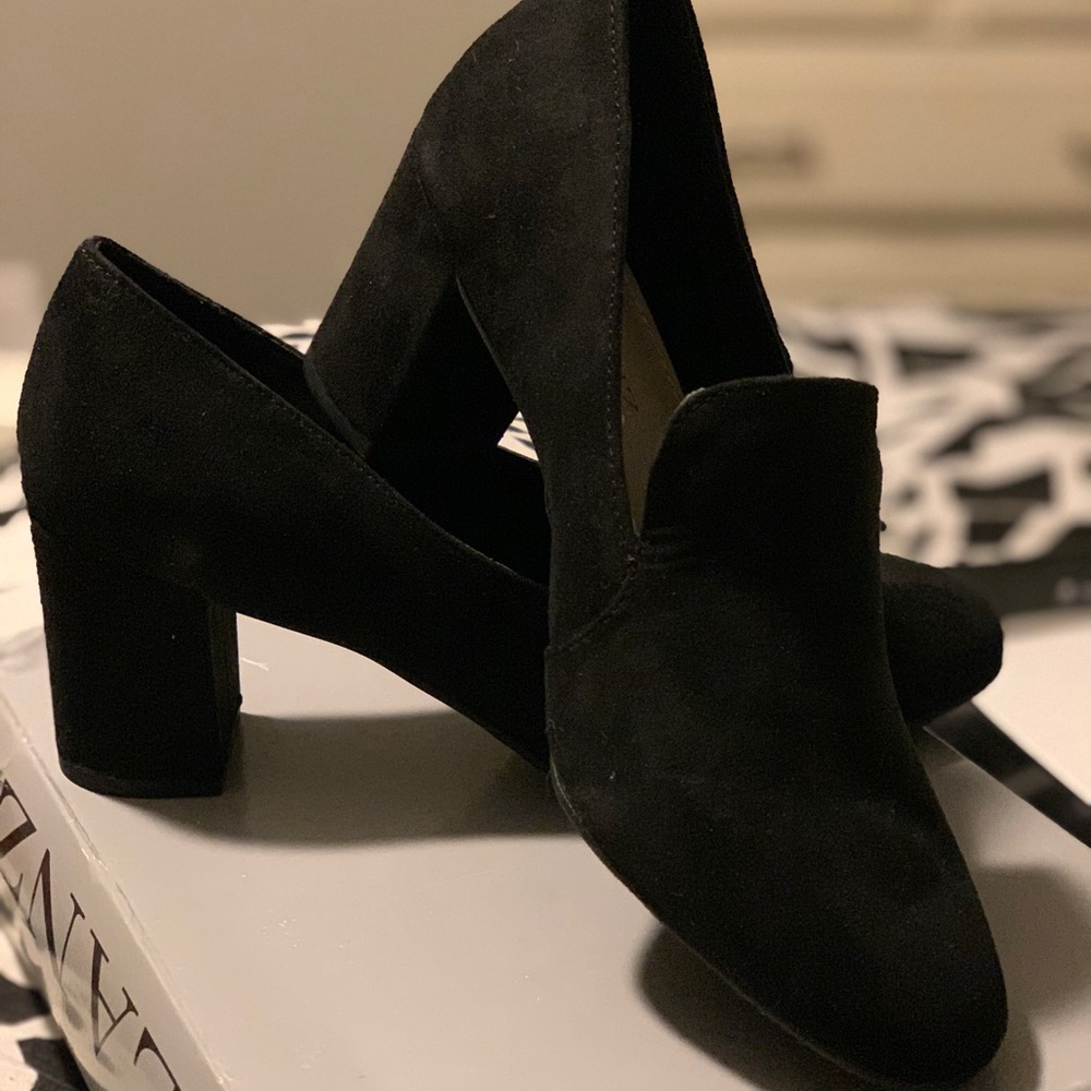 Solanz black suede pumps